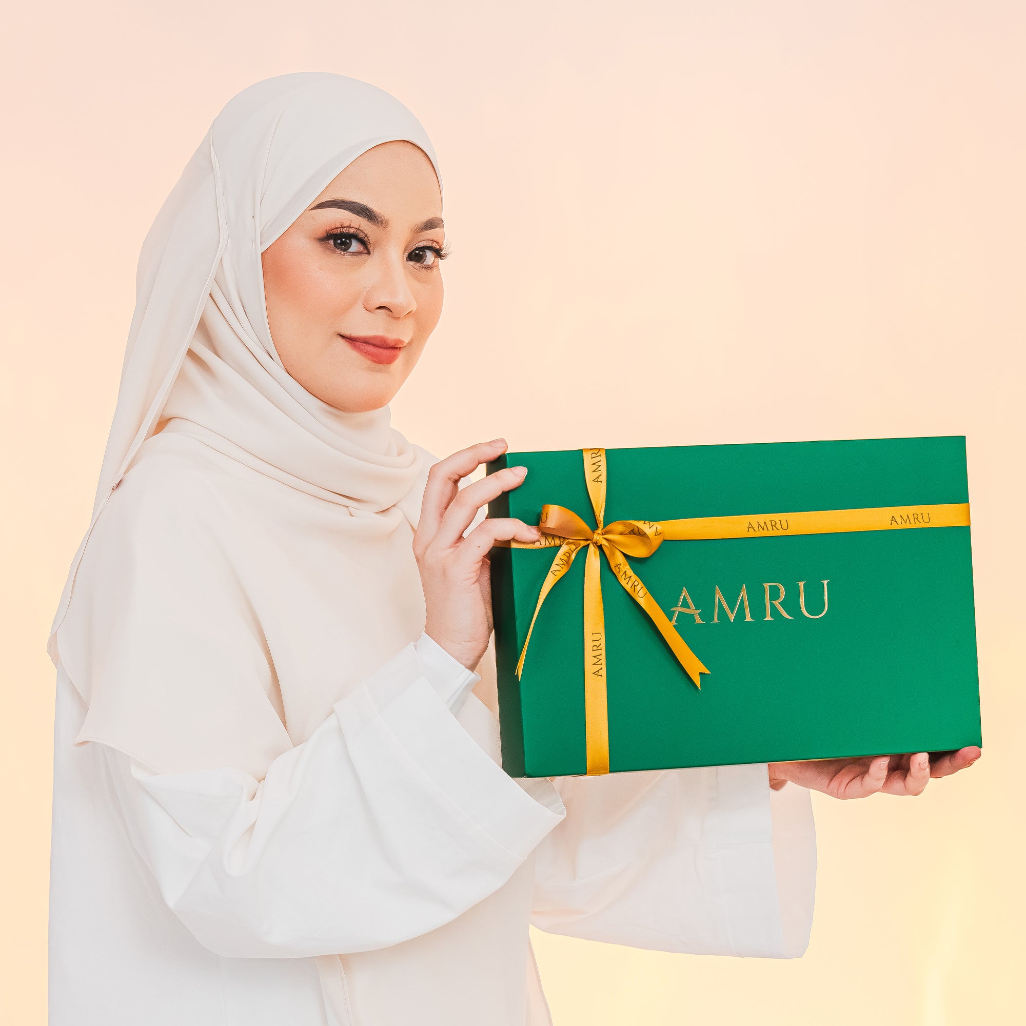 Medium Gift Box With Ribbon