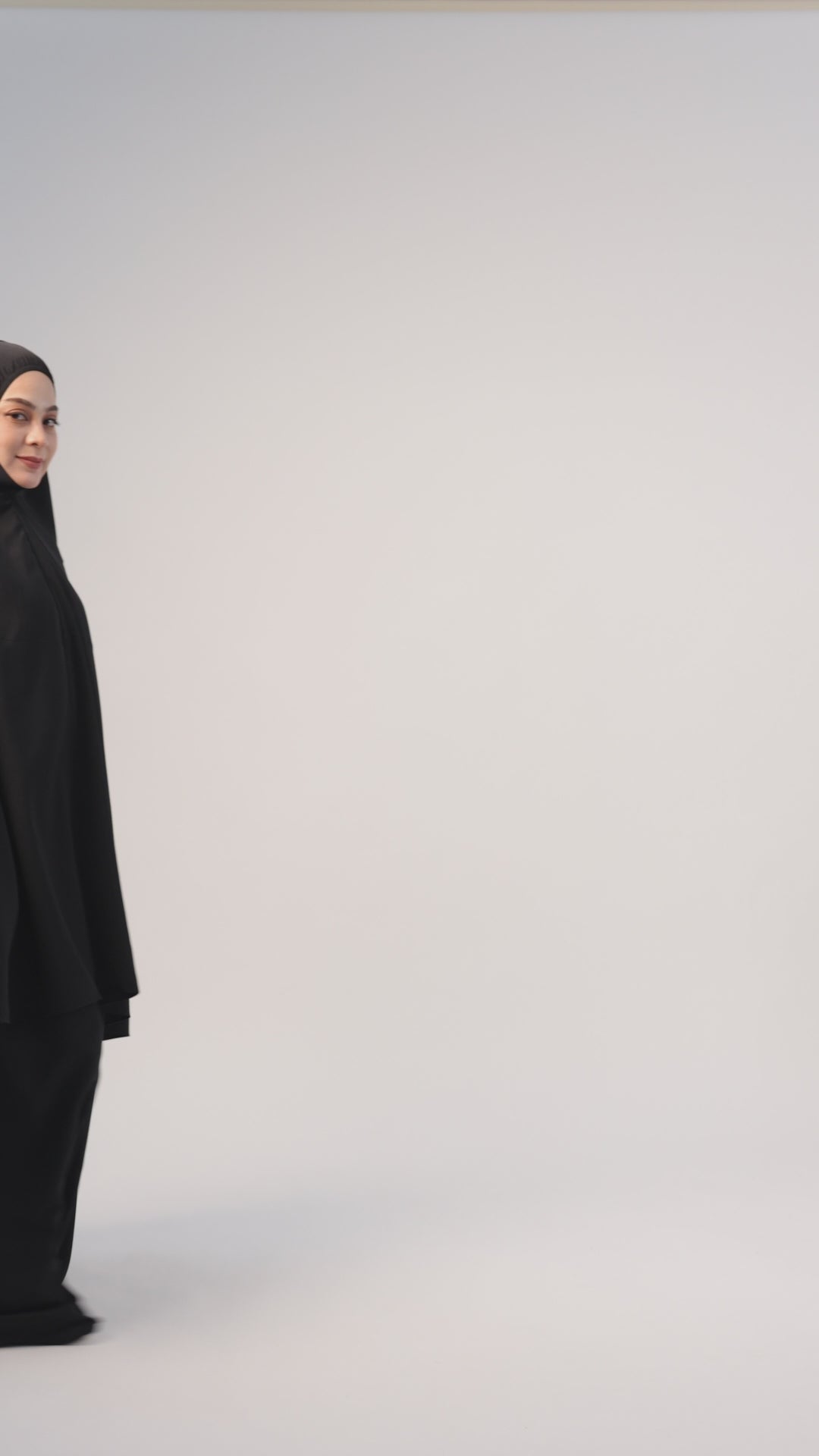 Load video: Premium Telekung Fateema